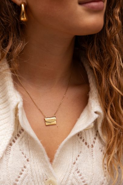 Collier minimaliste avec enveloppe