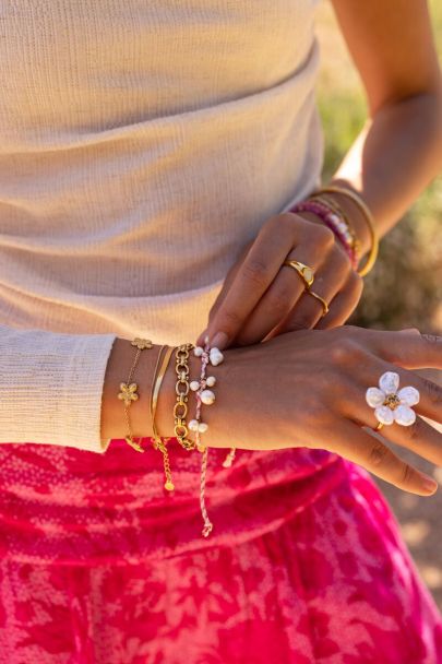 Island bracelet with freshwater pearls