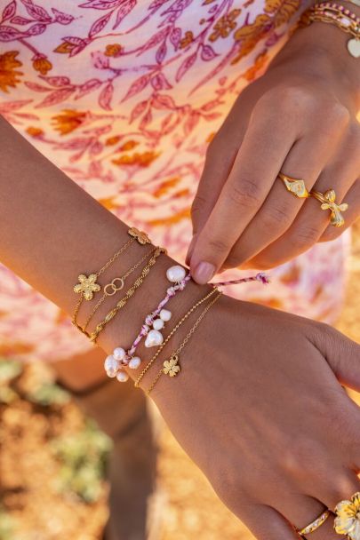 Island bracelet with 3 flowers