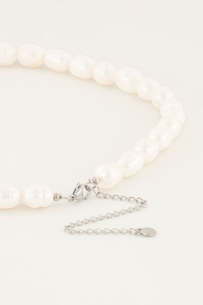 Halskette mit großen Perlen