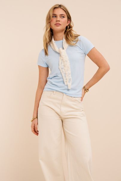Lichtblauwe basic top met korte mouwen