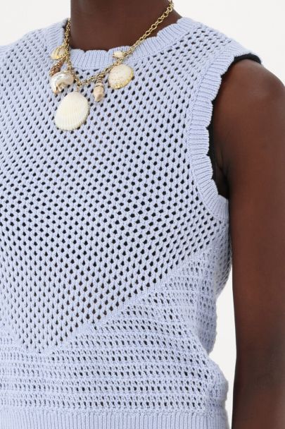 Top crochet sans manches bleu clair