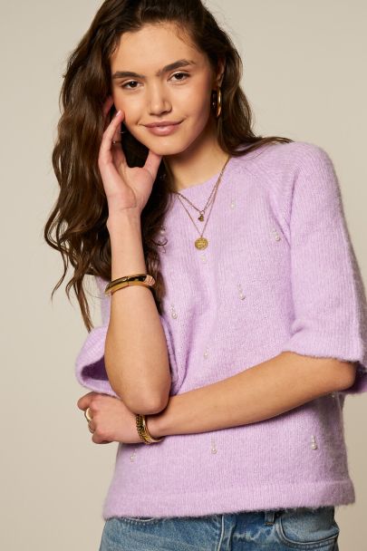 Lila trui met korte mouwen en imitatieparels