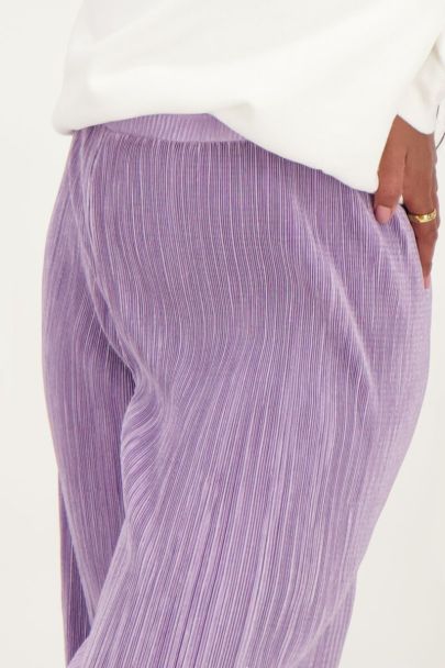 Lilac pleated pants with elastic waistband