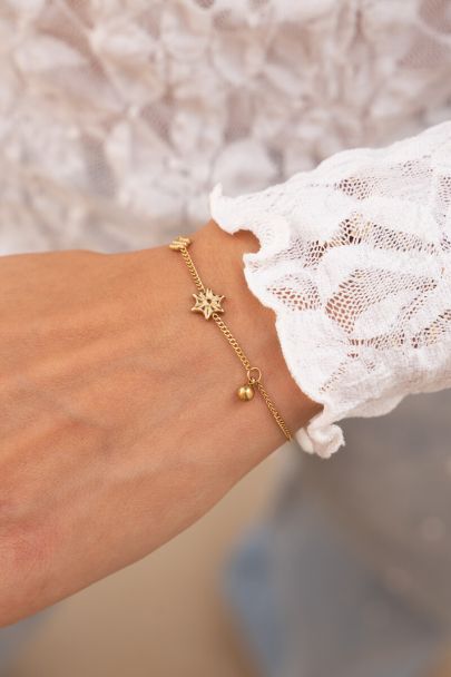 Minimalistische armband met bloemen & balletje