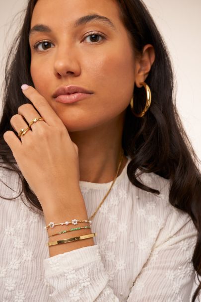 Minimalistisches Armband mit grünen Perlen