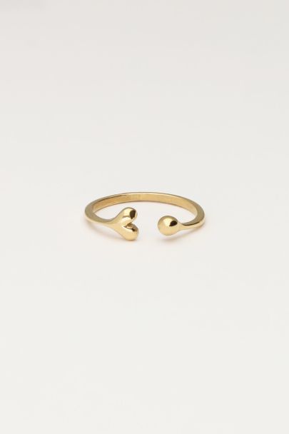Minimalist ring with heart