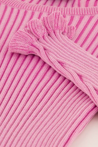 Rosa Pullover mit Streifen und Rüschenärmeln