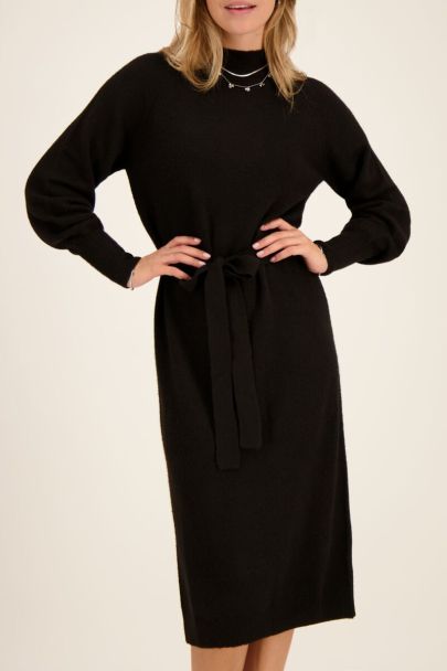Zwarte gebreide jurk met lage col