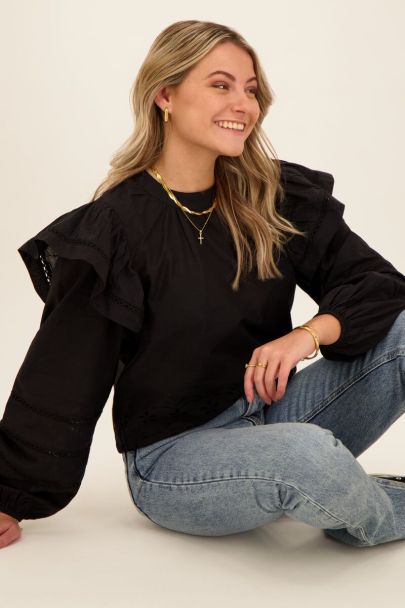 Zwarte blouse met embroidery & schouder ruffle
