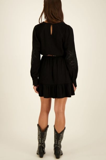 Zwarte jurk met embroidery mouwen