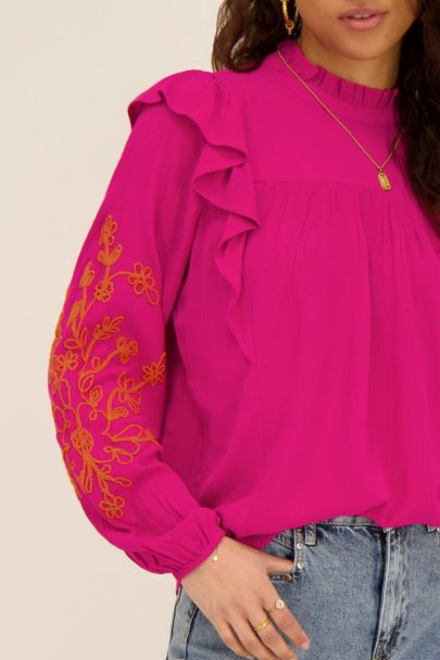 Roze top met ruffle & embroidery mouwen