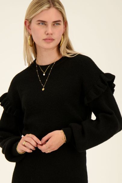 Robe noire à volants