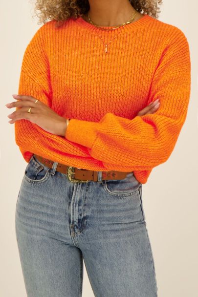Orangefarbener Oversized Pullover gestrickt