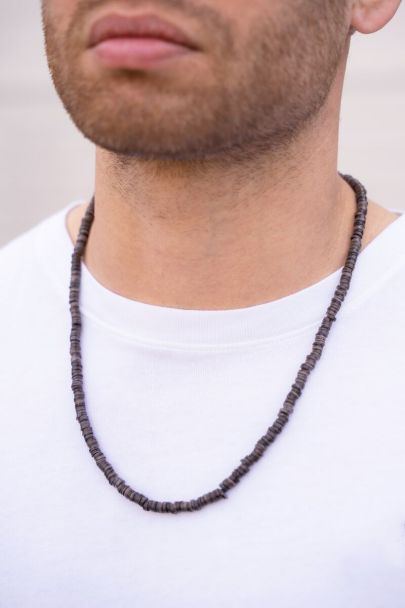 Equal necklace with black flat beads