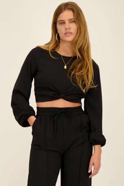 Black crêpe top with knot