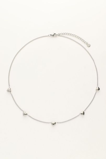 Ketting met vijf hartjes