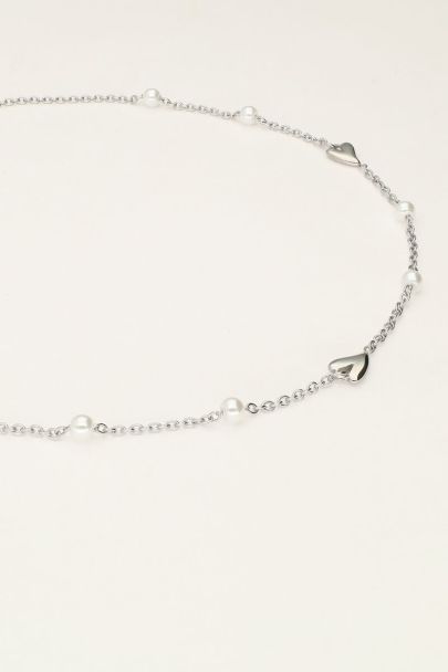 Ketting met hartjes en parels