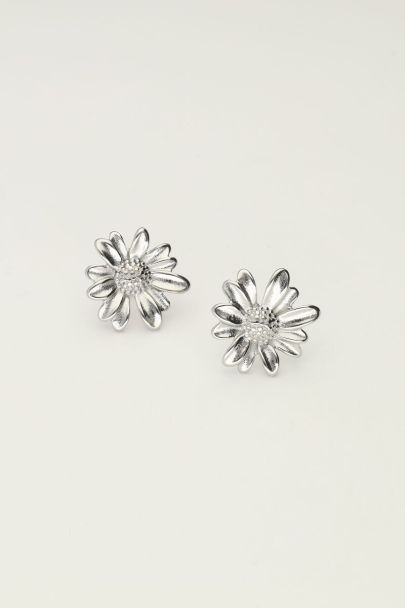 Stud earrings with large flower