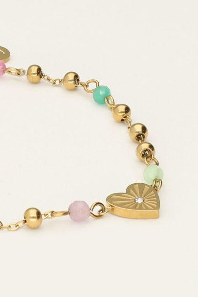 Minimalistic bracelet with hearts and beads