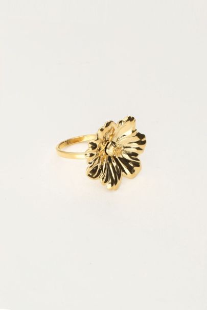 Island ring with flower