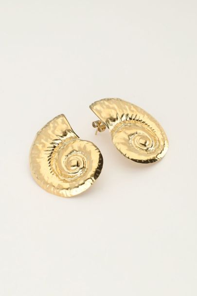Stud earrings with large seashell | My Jewellery
