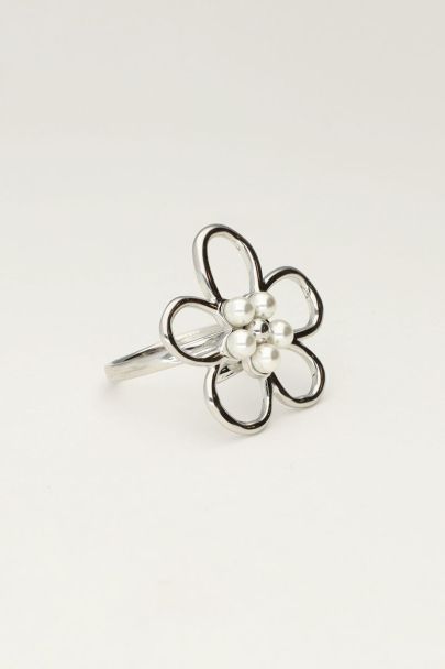 Statement ring with open flower & pearls
