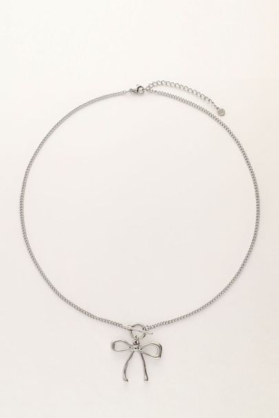 Statement chain necklace with bow