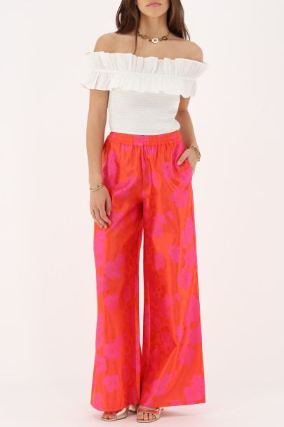 Orangefarbene weite Jacquard-Hose mit pinken Blumen