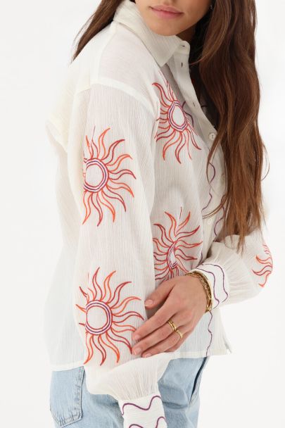 Chemise blanche avec soleils brodés 