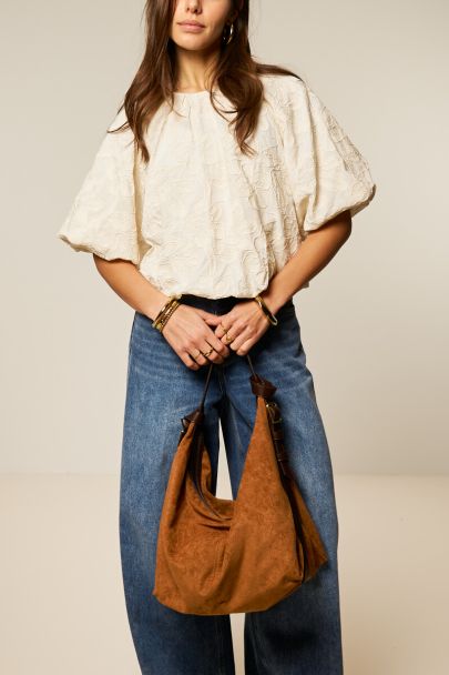 Cognac schoudertas in suède look met gesp