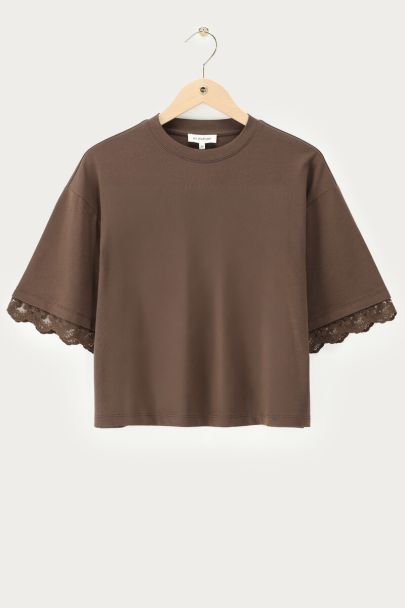 Brown boxy T-shirt with lace sleeves