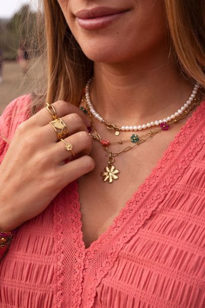 Chain necklace with large flower