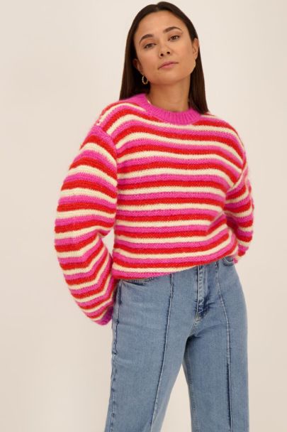 Mehrfarbig gestreifter Pullover mit weiten Ärmeln