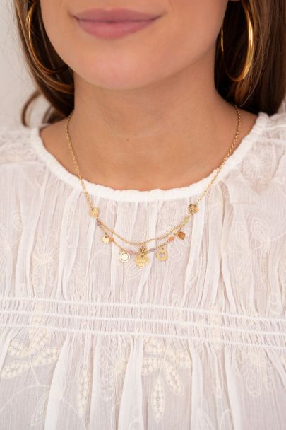 Collier charms avec cœurs et perles fantaisie pastel