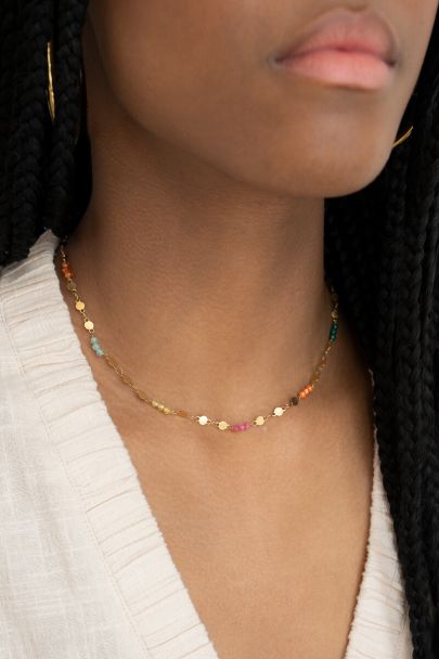 Kette mit Münze und bunten Perlen