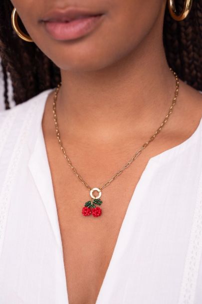Collier avec perles rouges cerise