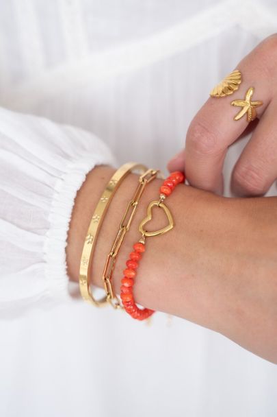 Orangefarbenes Perlenarmband mit Herz
