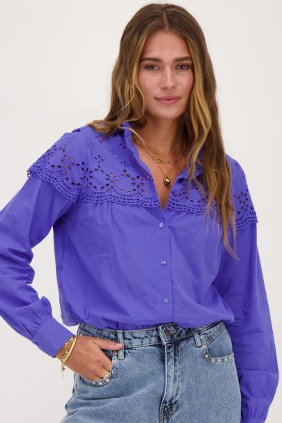 Purple blouse with embroidery and ruffled collar