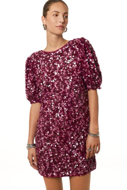Robe violette à manches bouffantes et paillettes
