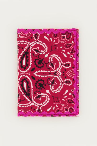 Lilafarbene Reisepasshülle mit Bandana-Aufdruck