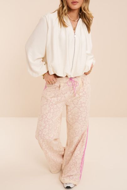 Pantalon violet avec fleurs en dentelle