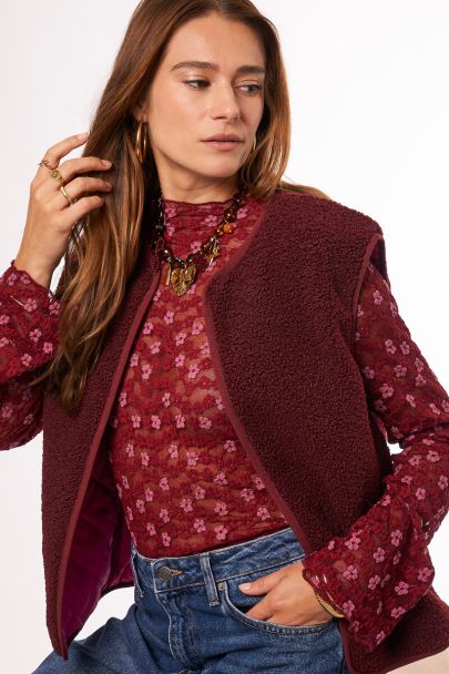 Top en dentelle rouge à imprimé floral