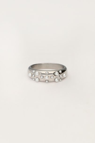 Ring mit Kunstperlen