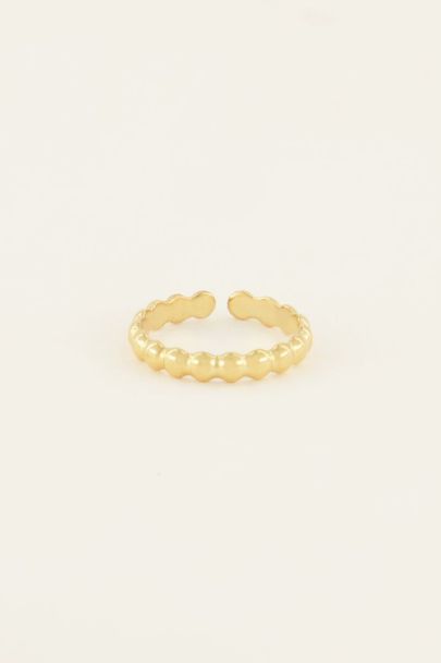 Ring met aansluitende bolletjes
