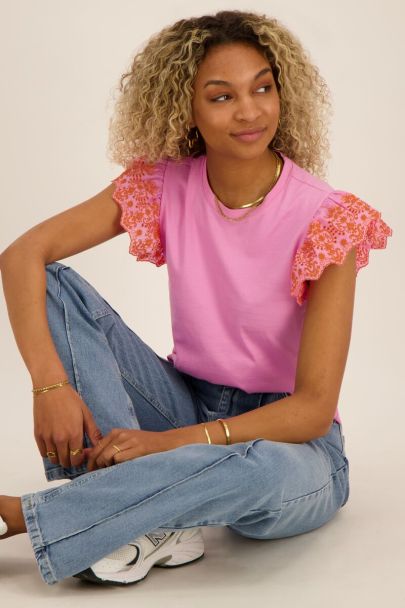 Roze top met ruffles & embroidery