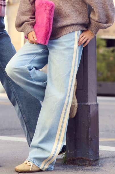 Lichtblauwe wide leg jeans met tapes