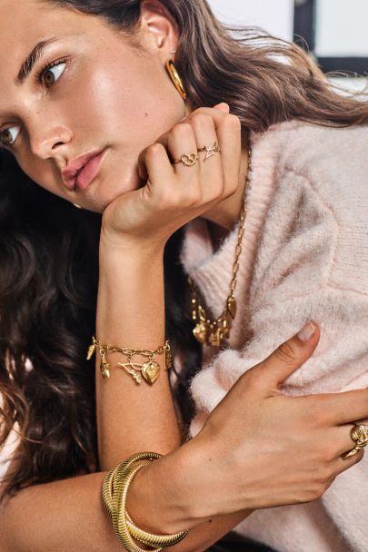 Bold Gliederarmband mit mehreren Charms