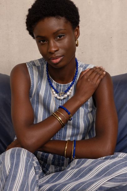 Collier minimaliste de perles fantaisie bleu foncé