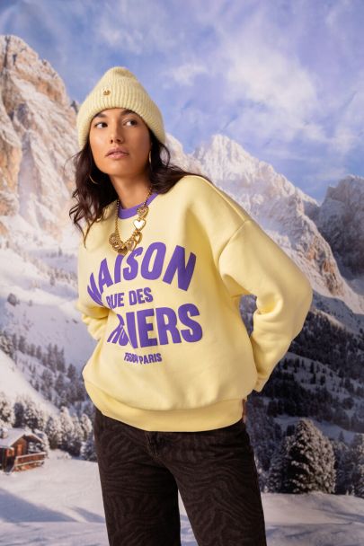 Yellow sweater "Maison rue des rosiers"